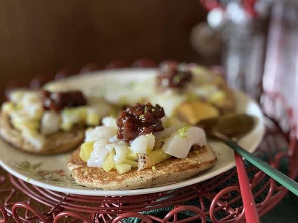 Toasts carpaccio de St Jacques sur blinis au sarrasin