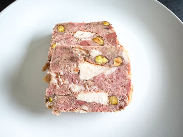 Terrine de campagne aux foies de volailles et pistaches