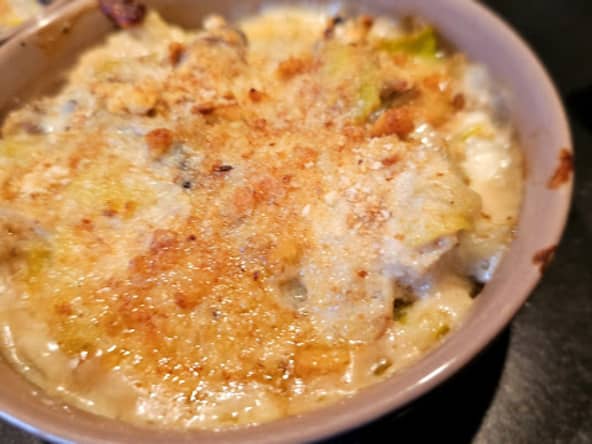 Cassolettes de boudin blanc aux poireaux, champignons et vin blanc