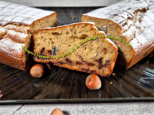 Gâteau au yaourt, fruits secs et chocolat