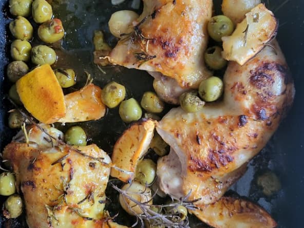 Cuisses de poulet au citron et olives vertes