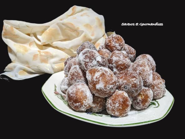 Beignets à la banane et au sucre