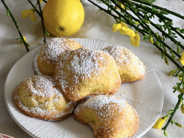 Sfogliatelle frolle, chaussons à la ricotta et semoule