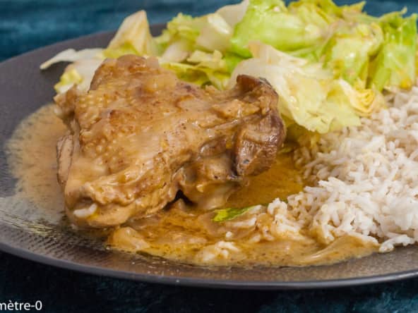 Poulet mijoté à la sauce au curry et crème de coco