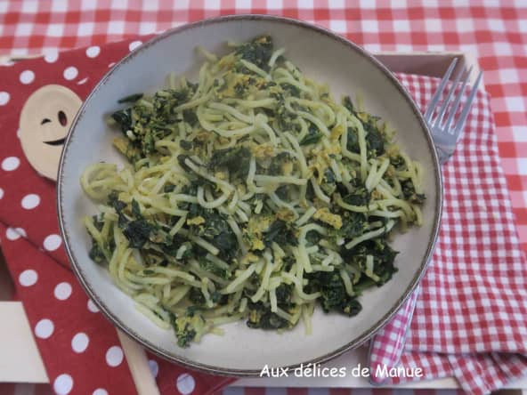 Konjac aux épinards à la crème et œuf battu