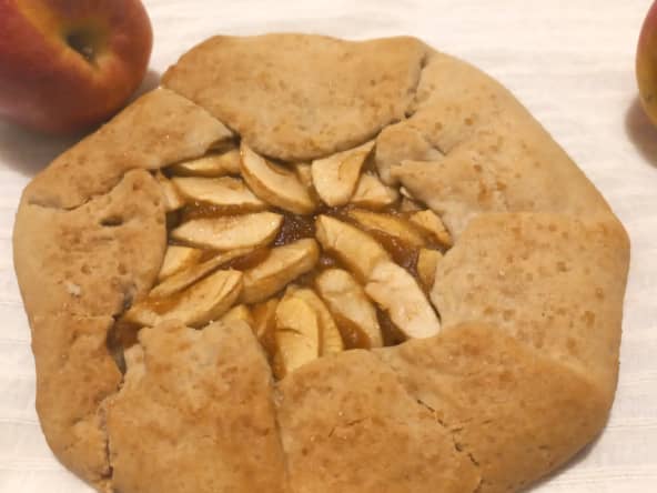Tarte rustique au beurre de pomme et aux pommes