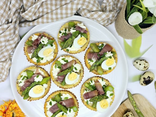 Tartelettes asperges, jambon cru et œuf