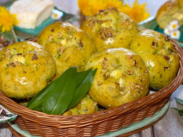 Brioches au Saint-Marcellin, noix et ail des ours