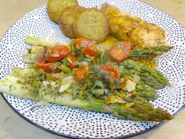Asperges vertes gratinées au Grana Padano, tomates cerises, amandes effilées