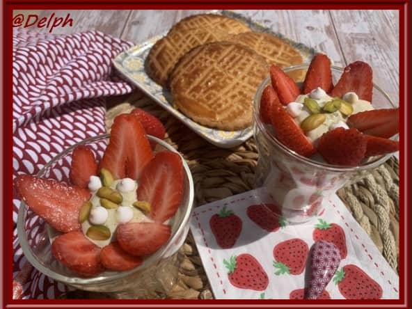 Verrine de fromage blanc à la pistache et fraises