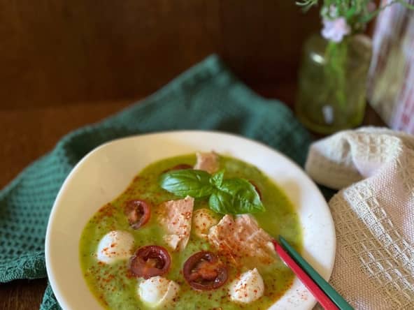 Soupe froide de courgettes, thon et mozzarella