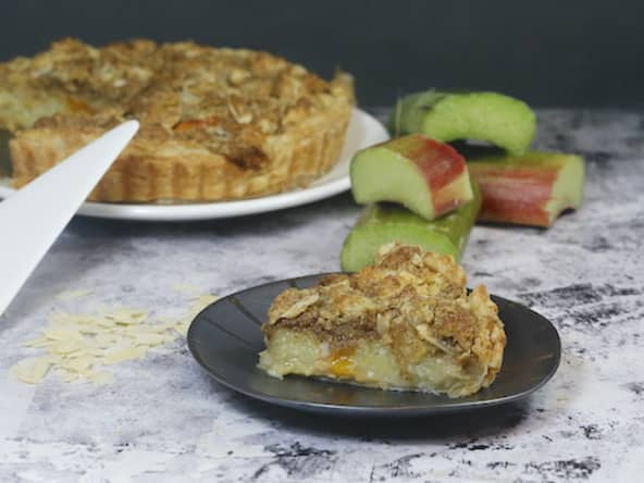 Tarte crumble rhubarbe abricot