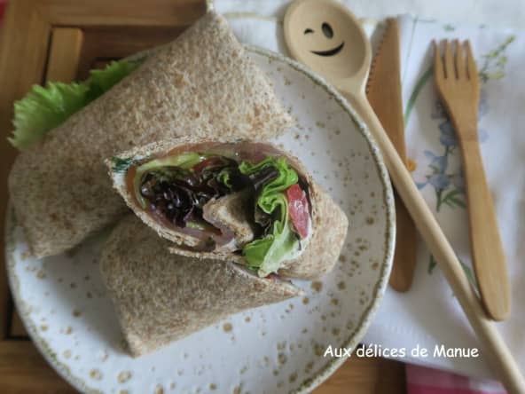 Wraps au saumon fumé, concombre et tomate à la crème à l'aneth