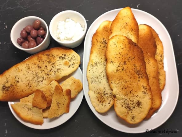 Pain plat croustillant italien à l'origan