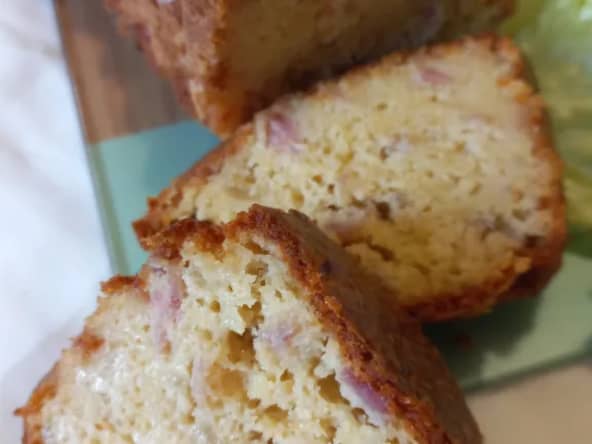 Cake aux oignons et au jambon fumé