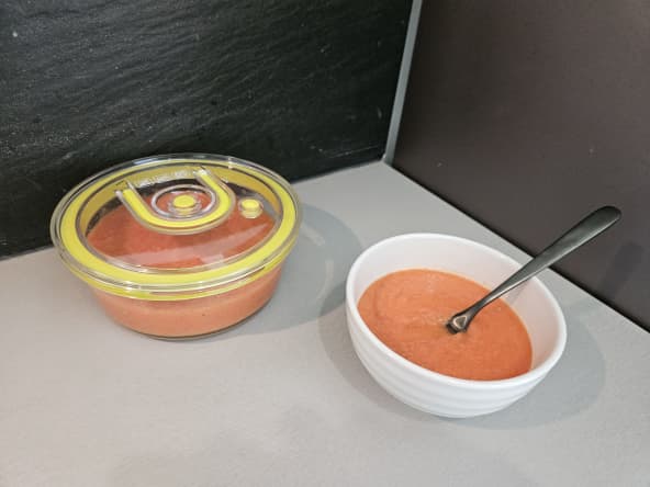 Gaspacho à la tomate, au concombre et poivron
