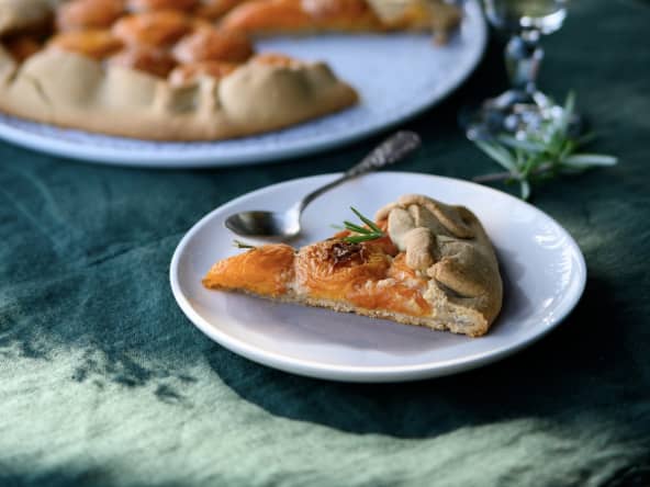 Tarte rustique abricot et romarin