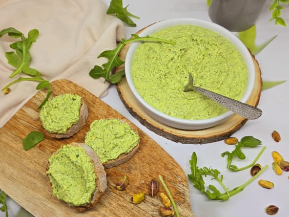 Tartinade de chèvre à la roquette et aux pistaches
