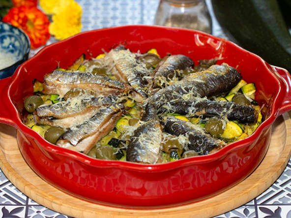 Sardines fraîches aux courgettes, olives et parmesan