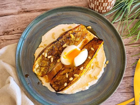 Courgette rôtie, œuf mollet et sauce cottage cheese