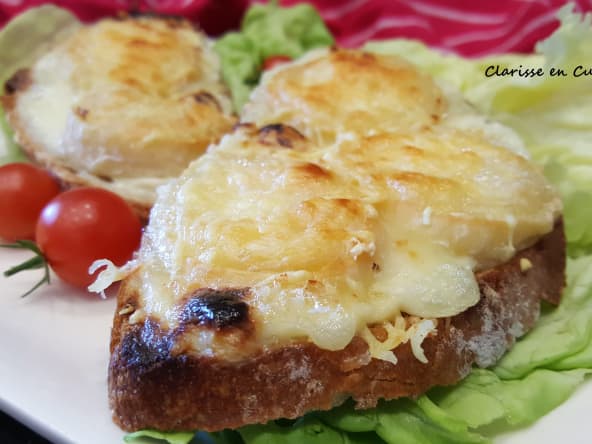 Toasts moelleux au chèvre chaud