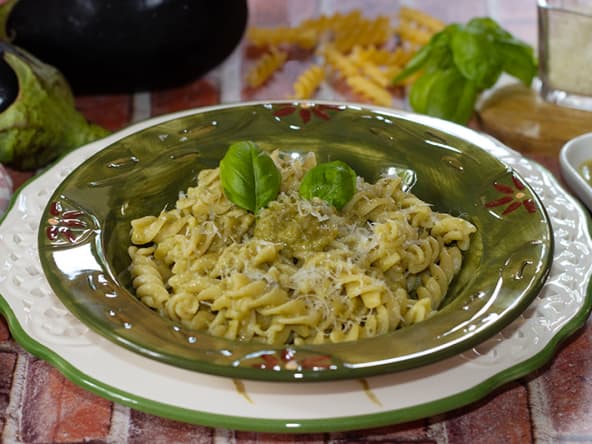 Fusilli à la sauce aux aubergines et basilic