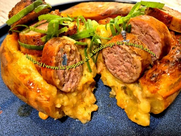 Pommes de terre farcies à la saucisse et à la cancoillotte