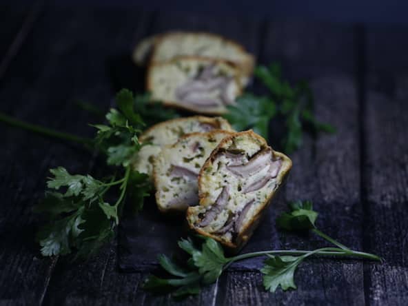 Cake aux cèpes et aux herbes