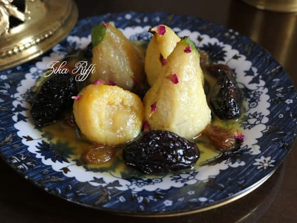 Sucré-salé aux poires farcies amandes et noix, prunes et dattes fraîches