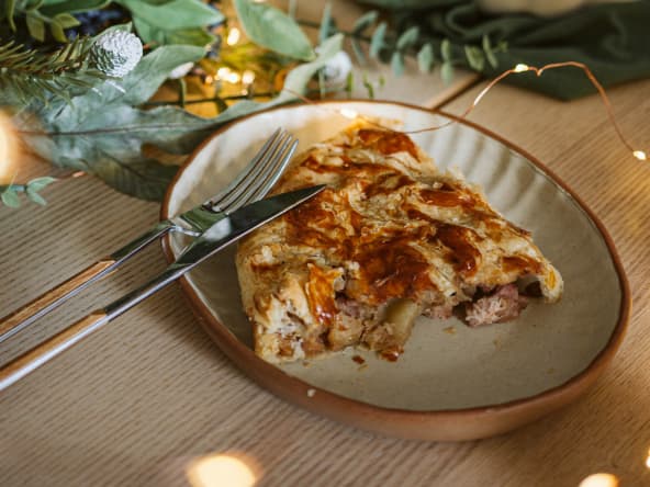 Tourte de pintade aux marrons, céleri, thym et laurier