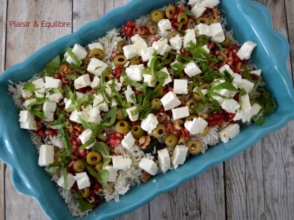 Riz au four parfumé à la menthe, grenade et olives vertes