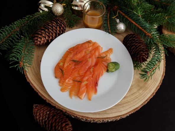 Gravlax de saumon relevé par du citron caviar frais et son zeste