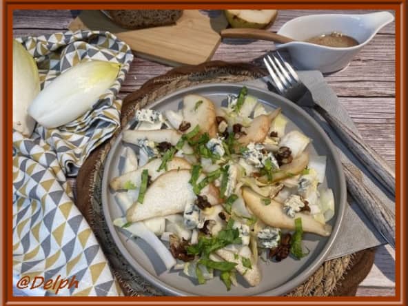 Salade d’endives, à la fourme d’Ambert, poire et noix