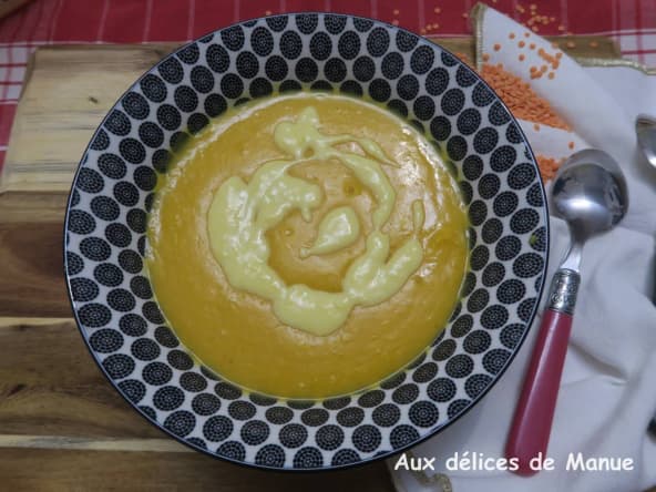 Velouté de butternut aux lentilles corail et à la crème de maïs
