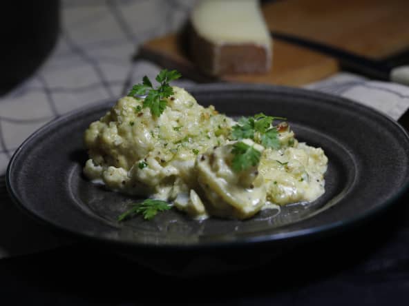 Chou-fleur gratiné à la crème de moutarde et aux épices