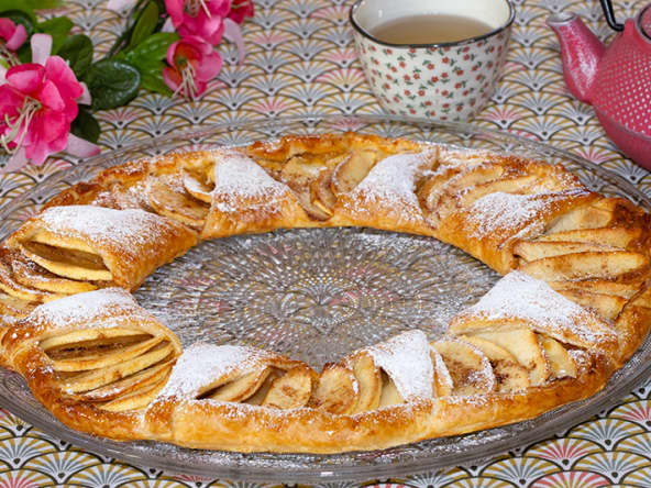 Tarte couronne à la confiture de lait, pommes et spéculoos