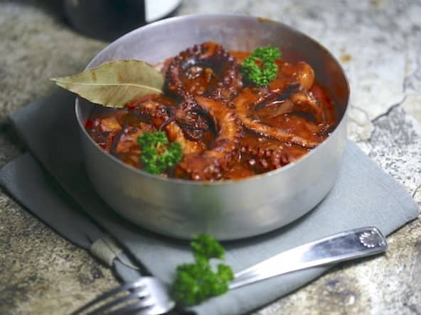 Poulpe au vin rouge