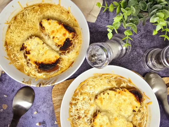 Soupe à l'oignon gratinée
