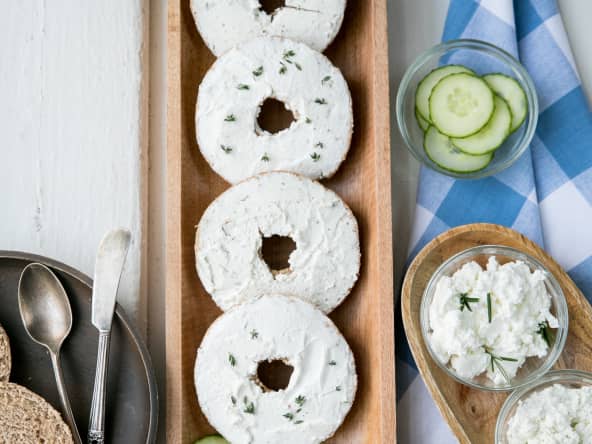 Bagels au chèvre fouetté aux herbes