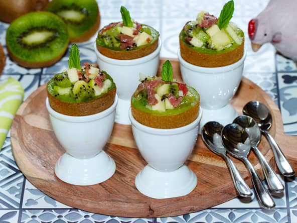 Kiwis farcis au magret fumé, pomme et comté