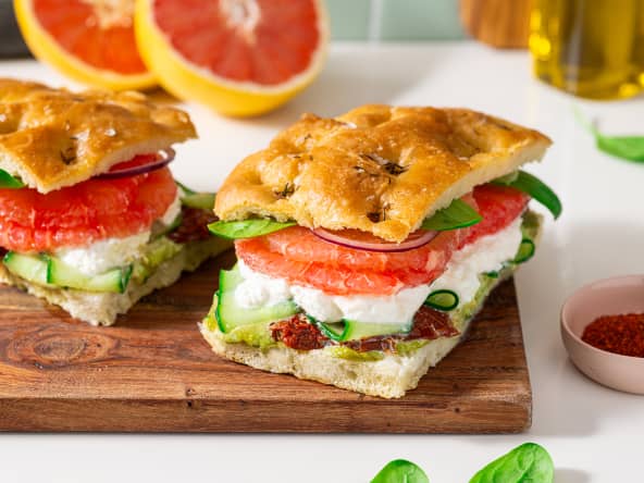 Veggie sandwich focaccia au pamplemousse rose de Floride
