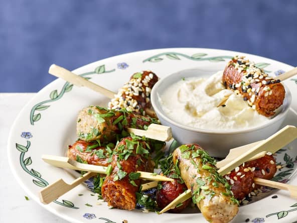 Pics apéro aux saucisses et sauce au fromage fouetté
