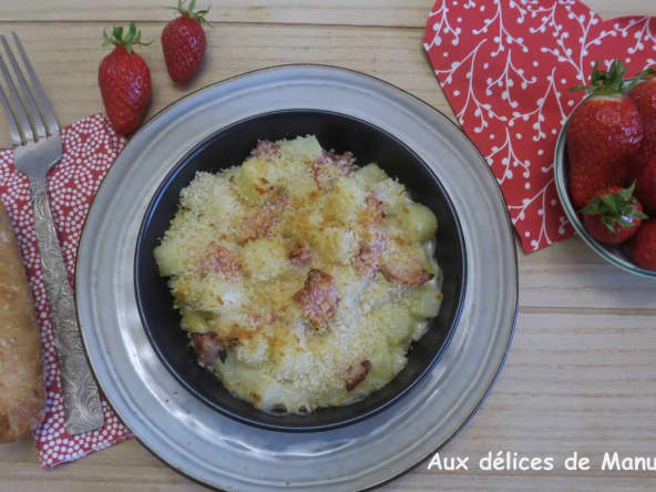 Cassolette de gratin d'asperges au bacon et à la crème au parmesan