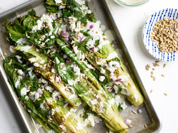 Salade romaine grillée et sa vinaigrette crémeuse au chèvre frais