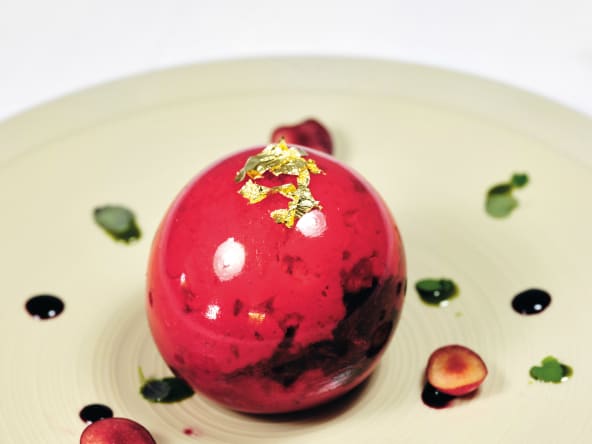 Cerise Burlat soufflée, pistache et Gin Normand
