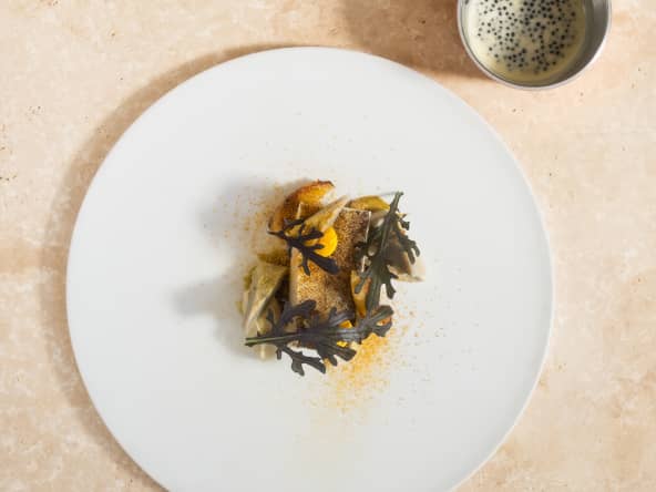 Merlan confit, artichaut barigoule, banane et beurre à l’avruga