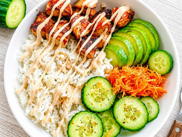 Poke bowl saumon avocat