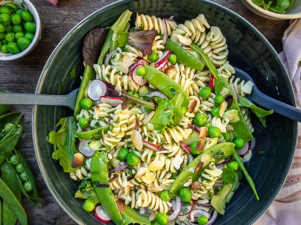Salade de pâtes vegan aux légumes primeur
