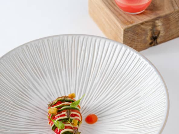 Tomate séche entière, gels d’herbes et jus clair de tomate