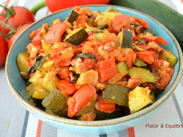Poêlée de courgettes, poivron et tomates au lard